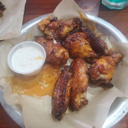 Smoked wings, because the smoker is finally fixed. Let's goooo