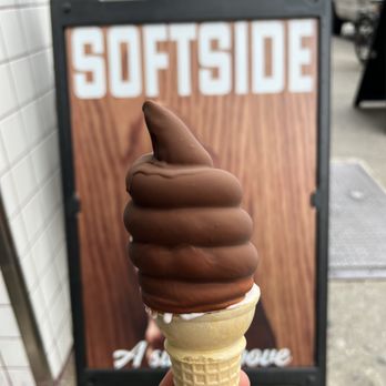 Upside Pizza - Strawberry with Chocolate Dip - Pizza Near Me - Brooklyn, New York
