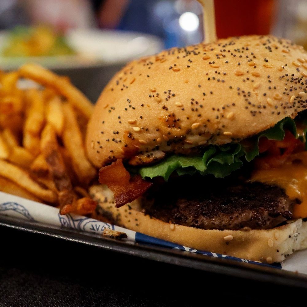 Cochon Dingue - Boeuf Burger - French Near Me - Quebec City, Quebec Cochon Dingue - Boeuf Burger - French Near Me - Quebec City, Quebec
