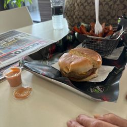 Melolaika - Hamburgers. No son 100% de carne, son frisados de caja.