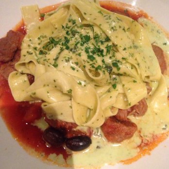 Restaurant Roberto - Parpadelle with braised veal - Italian Near Me - Montreal, Quebec Restaurant Roberto - Parpadelle with braised veal - Italian Near Me - Montreal, Quebec