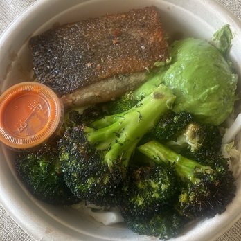 Dig Inn - Spicy Lime Leaf Salmon - New American Near Me - Brooklyn, New York Dig Inn - Spicy Lime Leaf Salmon - New American Near Me - Brooklyn, New York