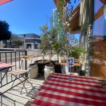 Arize Bistro - Outdoor seating - Breakfast & Brunch Near Me - Long Beach, California