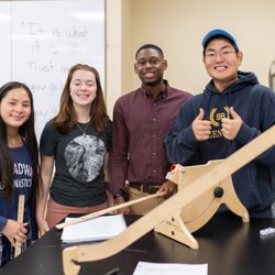 Vistamar School - Physics Class