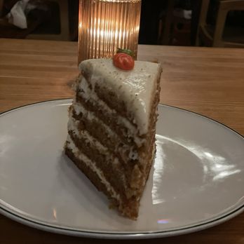 Capons Chophouse - Carrot Cake - American Near Me - Hackensack, New Jersey