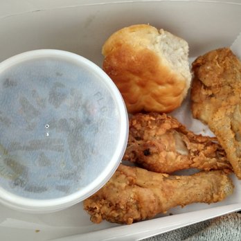 Lee's Famous Recipe Chicken - a bowl of soup and fried chicken - Chicken Wings Near Me - Marion, Ohio Lee's Famous Recipe Chicken - a bowl of soup and fried chicken - Chicken Wings Near Me - Marion, Ohio
