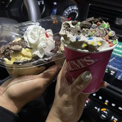Braum's Ice Cream & Dairy Stores - Banana Split Oreo & m&m candy mix in