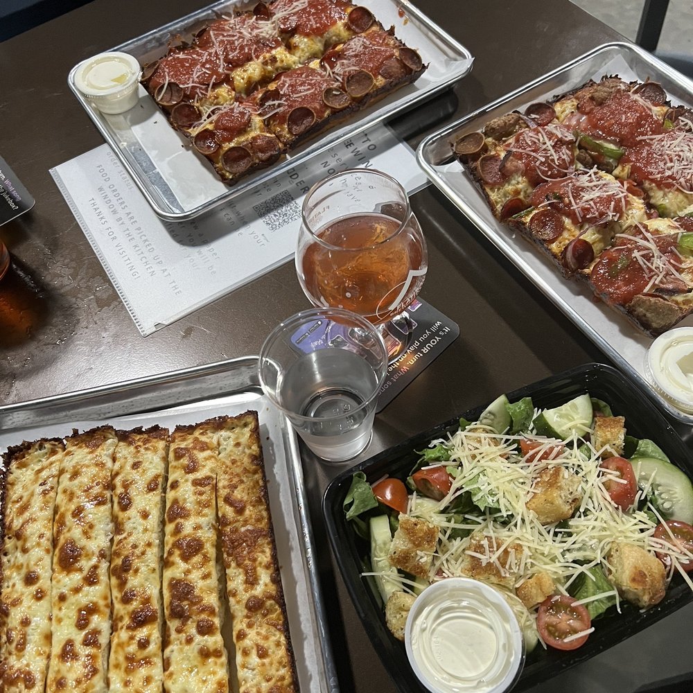 Flatiron Brewing - Cheese breadsticks, side salad, deluxe pizza, pepperoni pizza - Breweries Near Me - Manistique, Michigan Flatiron Brewing - Cheese breadsticks, side salad, deluxe pizza, pepperoni pizza - Breweries Near Me - Manistique, Michigan