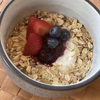 Courthouse Inn - Yogurt and granola - Hotels Near Me - Revelstoke, British Columbia