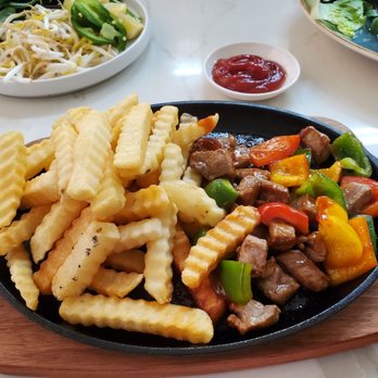 Viet Chubby Boy - Chubby shaken beef with french fries - Asian Fusion Near Me - Honolulu, Hawaii Viet Chubby Boy - Chubby shaken beef with french fries - Asian Fusion Near Me - Honolulu, Hawaii