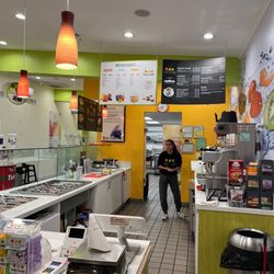 Happy place - boba, yogurt, waffle, hot drinks!
