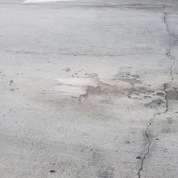 Jiffy Lube Oil Change - Waiting to get back into the bay, truck was at idle for 15 seconds and still.dumping oil - Auto Repair Near Me - Chino, California