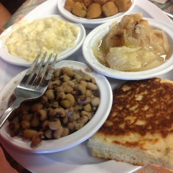 SweetPea's Table Restaurant - Veggie Plate 2 - American Near Me - Olive Branch, Mississippi