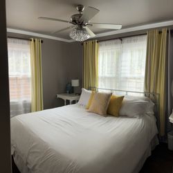 Paso Vacation Rental - King bed