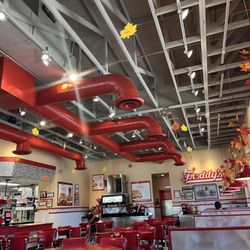 Freddy's Frozen Custard & Steakburgers - Inside
