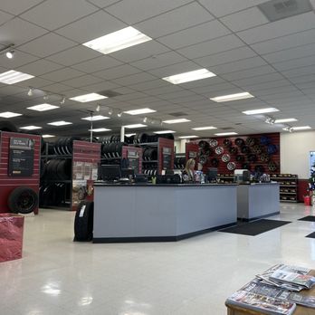 Les Schwab Tire Center - Their Showroom - Tires Near Me - Hamilton, Montana Les Schwab Tire Center - Their Showroom - Tires Near Me - Hamilton, Montana