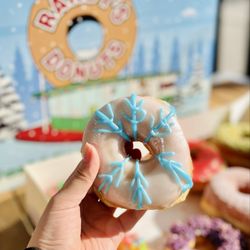 Randy's Donuts - Holiday Snowflake Raised
