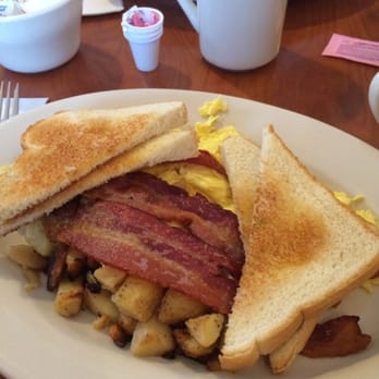 Lauren's Restaurant - Breakfast & Brunch Near Me - Warren, Rhode Island