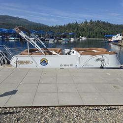 Wheels N Waves - We carry Aloha Pontoon Boats. We also carry Edge Duck Boats, and Easy loader Trailers. This Picture is our sister at dover Bay.