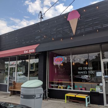 Loop Creamery - Woody's Burgers and Loop Creamery - Ice Cream & Frozen Yogurt Near Me - Toronto, Ontario