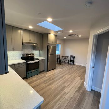 DevArt8 Builders - Full kitchen, full appliances, including dishwasher, stove, refrigerator, touchless faucet - General Contractors Near Me - Menlo Park, California