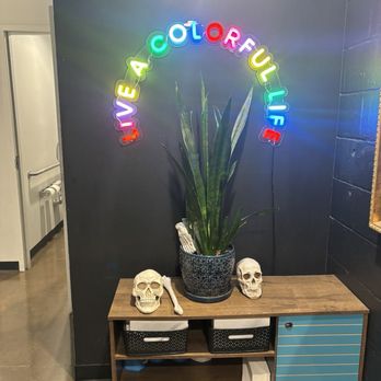 Arbeiter Brewing - Decorations - Breweries Near Me - Minneapolis, Minnesota