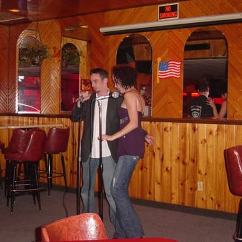 Sidekicks - Singin' "Strokin" - Sports Bars Near Me - Chicago, Illinois