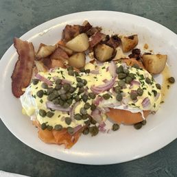 Alaskan Benedict: smoked salmon on english muffin with hollandaise sauce, red onion and capers.