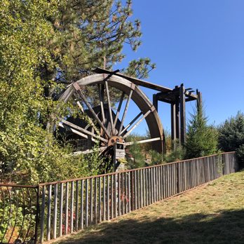 Larsen Apple Barn - More than apples - Fruits & Veggies Near Me - Camino, California