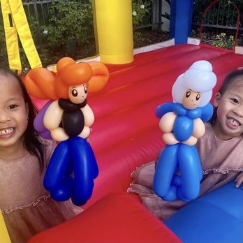 Balloonigami - Frozen sisters for the twin sisters - Face Painting Near Me