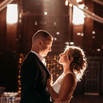Historic Blum Barn - Wedding Planning Near Me - Manchester, Michigan Historic Blum Barn - Wedding Planning Near Me - Manchester, Michigan