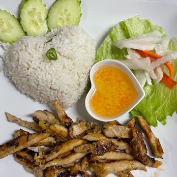 Pho Noodleville - Grilled chicken rice platter top with healthy vegetables and delicious homemade sauce with pickle (R2). - Vietnamese Near Me - Greenville, South Carolina Pho Noodleville - Grilled chicken rice platter top with healthy vegetables and delicious homemade sauce with pickle (R2). - Vietnamese Near Me - Greenville, South Carolina