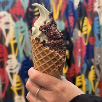 Magpies Softserve - Ice Cream & Frozen Yogurt Near Me - Los Angeles, California Magpies Softserve - Ice Cream & Frozen Yogurt Near Me - Los Angeles, California