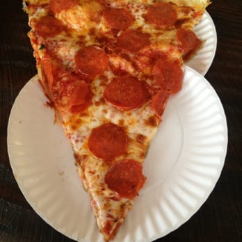 Benny Nicola's - Huge and delicious brick oven cooked Pizzas for 4-5$ - Pizza Near Me - Radford, Virginia