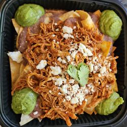 Grill Creations - Chipotle Chicken Nachos Enfrijolados