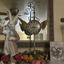 Rhondas Relics - Bought this clock and stand at Ronda's