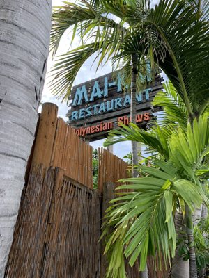 MAI-KAI RESTAURANT AND POLYNESIAN SHOW - TEMP. CLOSED - 1998 Photos