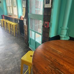 Quicks Hole Taqueria - Clean and comfy