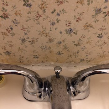 Beacon Inn - Dirty dirty - Hotels Near Me - Brookline, Massachusetts