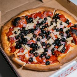 Mama Roscoe's Pizzeria - Custom pizza spotlight!