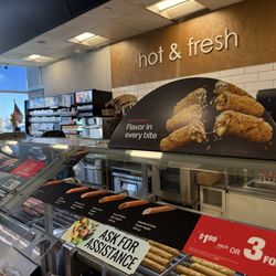 JFK 7-Eleven & Sunoco Travel Plaza - Hot and Grilled Food. Love the hot dog