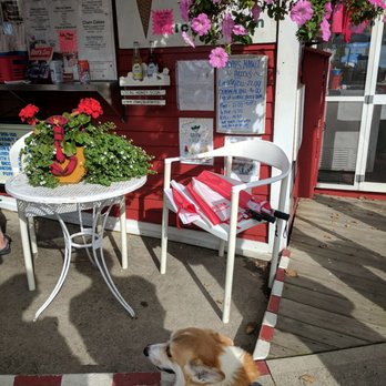 Red's Eats - Out front! September 2017 - Seafood Near Me - Wiscasset, Maine Red's Eats - Out front! September 2017 - Seafood Near Me - Wiscasset, Maine