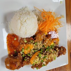 Fil Thai - Spicy Chicken - very good - level 2 heat with this dish brought tears to my eyes.  Bigger than it looks in this picture - four large pieces