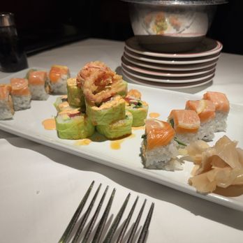 Shaw's Crab House - Sushi rolls - Seafood Near Me - Chicago, Illinois Shaw's Crab House - Sushi rolls - Seafood Near Me - Chicago, Illinois