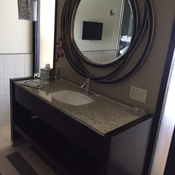 Le Merigot Hotel - Hotels Near Me - Evansville, Indiana