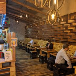 Mazunte Centro - The main seating area., set up for 2, 4, and 6 which is nice for downtown lunch groups.