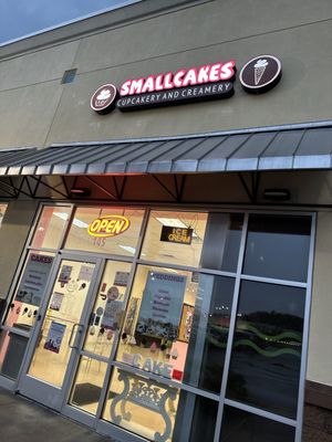 Photo of Smallcakes Cupcakery and Creamery - Jacksonville, FL, US.