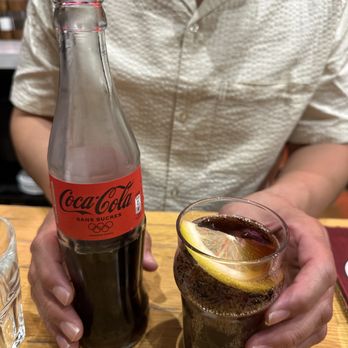Sonata Pizzeria Invalides - Coke serve with lemon wedge and ice ! Actually real ice lol . - Pizza Near Me - Paris Sonata Pizzeria Invalides - Coke serve with lemon wedge and ice ! Actually real ice lol . - Pizza Near Me - Paris