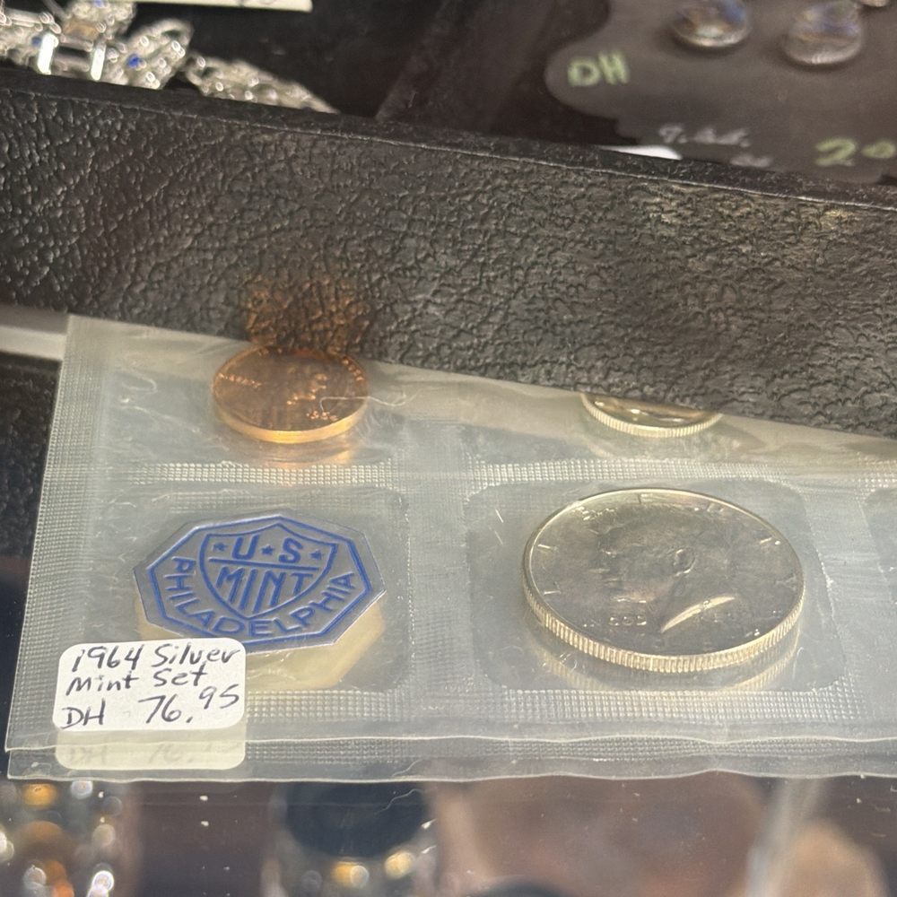 Rocky Hill Antique Collective - Coins - Antiques Near Me - Exeter, California