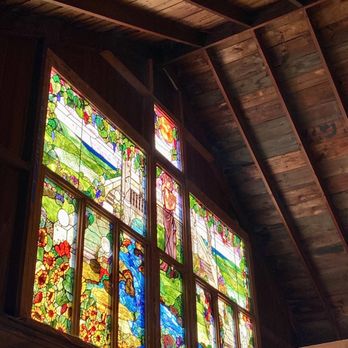 Pindar Vineyards - In the tasting room - Wineries Near Me - Peconic, New York